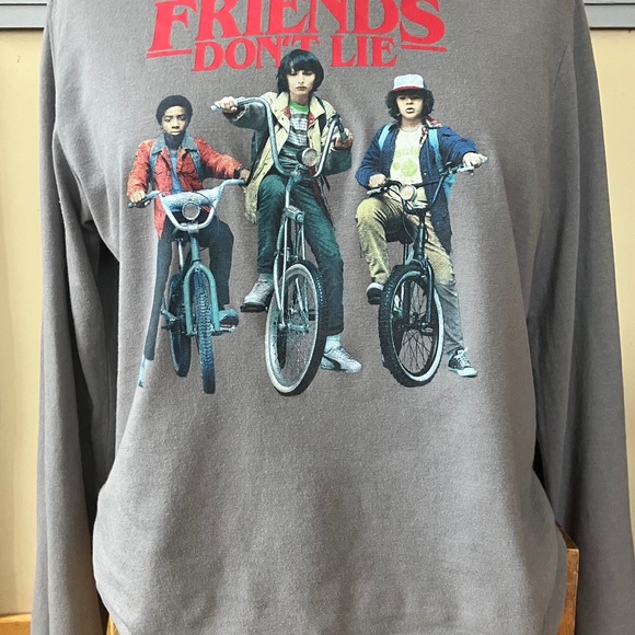 Stranger Things "Friends Don't Lie" Longsleeve T - Picture 1 of 6